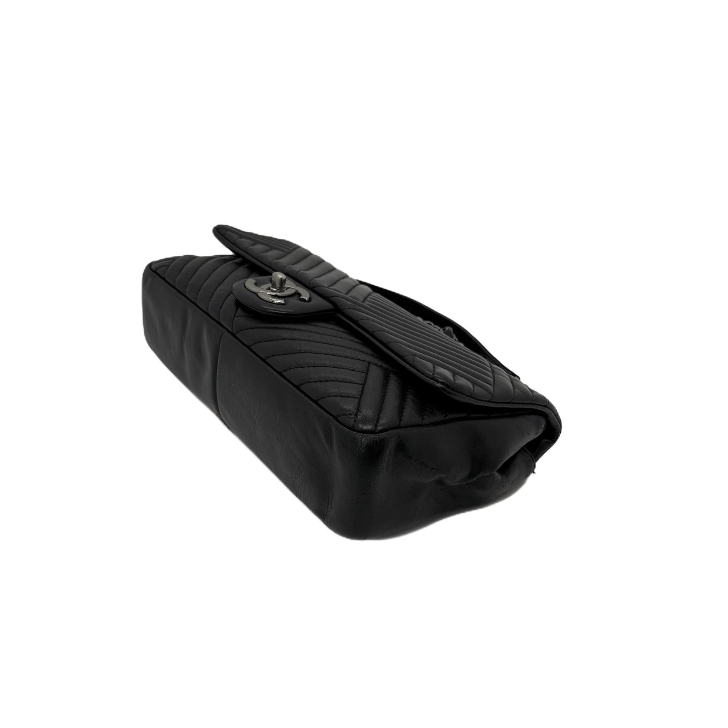 Classic Flap Medium Chevron Black