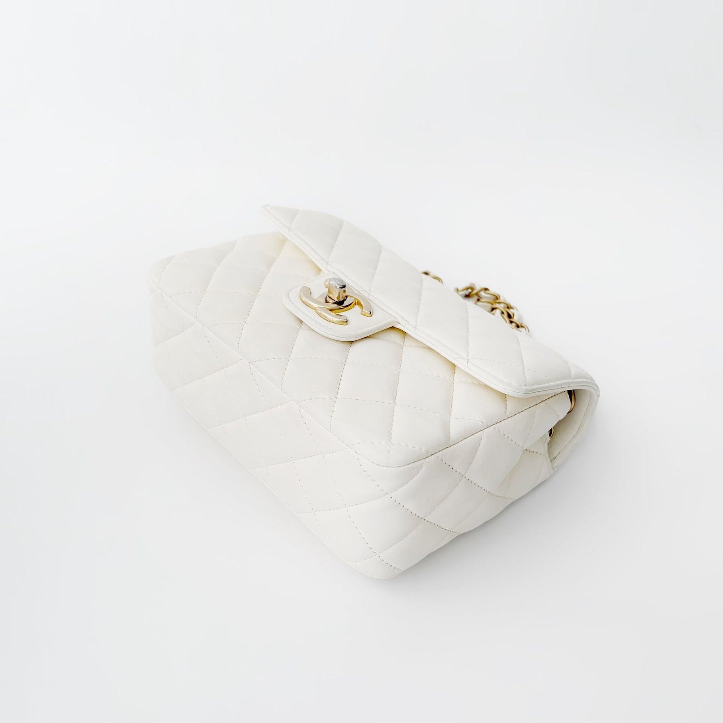 Mini Square Flap White Seasonal Chain