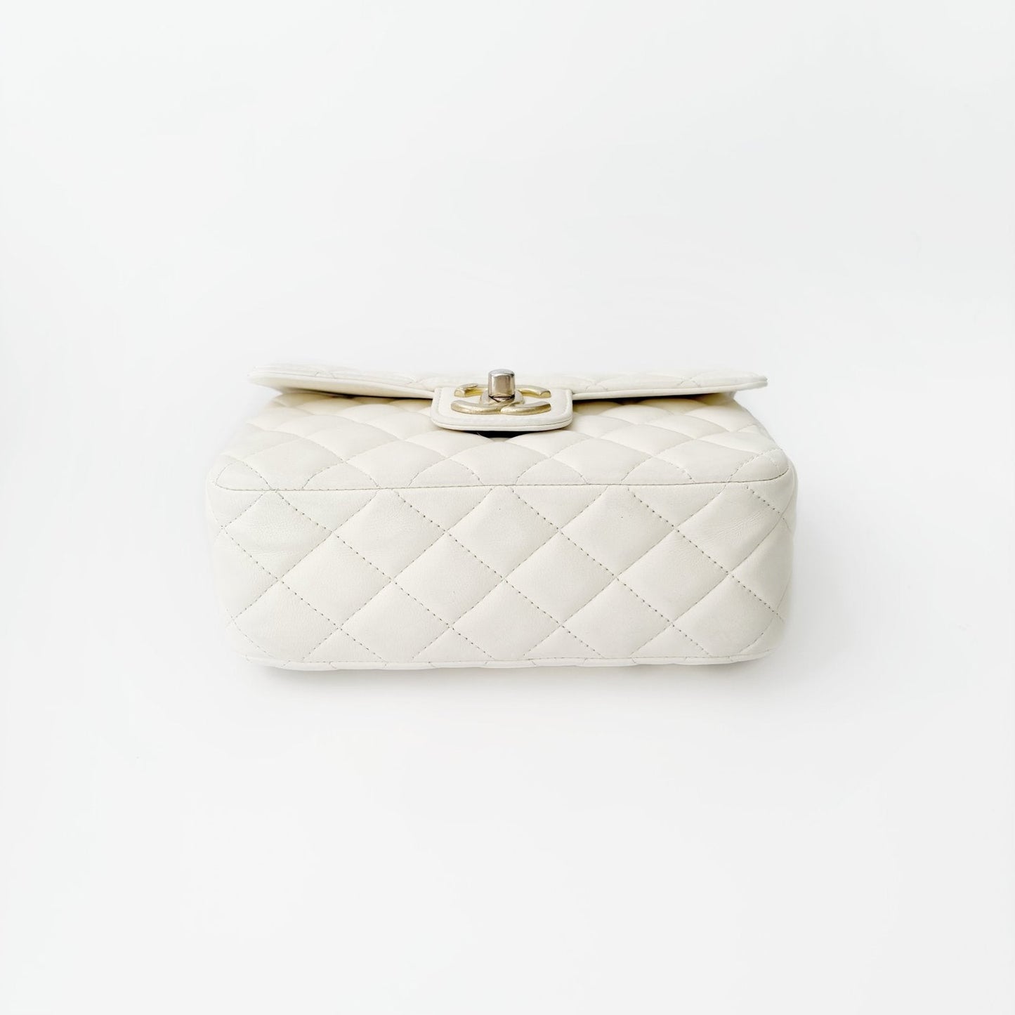 Mini Square Flap White Seasonal Chain